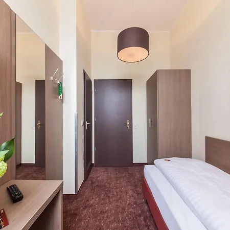 Maxim Hotel